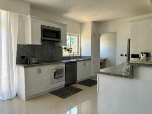 Η κουζίνα ή μικρή κουζίνα στο Paradise in the Island