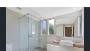 Un baño de On Par at Magenta