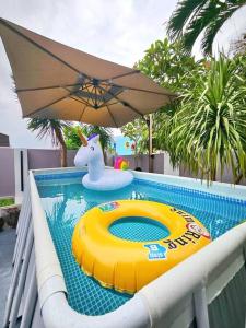 a swimming pool with at Cozy Sunny Home BBQ Steamboat KTV Bukit Indah JB in Johor Bahru