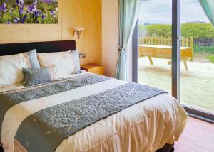 Ένα ή περισσότερα κρεβάτια σε δωμάτιο στο Castle Pren Lodges
