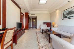 TV a/nebo společenská místnost v ubytování HeBei Cuipingshan Guest House