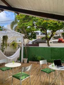 Un balcón o terraza en Casa Madre Hostel Feminino
