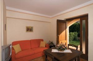a living room with a couch and a table at Residence Baia Infreschi in Marina di Camerota