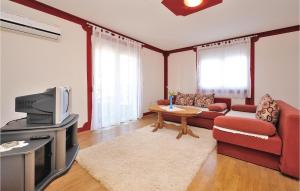 TV a/nebo společenská místnost v ubytování Holiday Home Kakma V