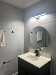 Φωτογραφία από το άλμπουμ του Cozy Haven with Premier Privacy 4 bedroom στο Ορλάντο +19 φωτογραφίες