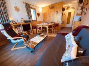 Posezení v ubytování Confortable appartement 6 pers, prox pistes, parking inclus - FR-1-757-131
