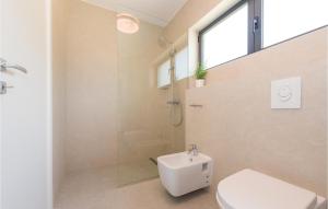 Koupelna v ubytování Pet Friendly Home In Tribunj