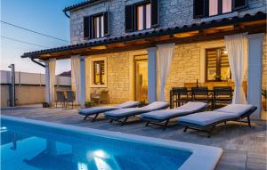 Bazén v ubytovaní 3 Bedroom Villa In Pula alebo v jeho blízkosti