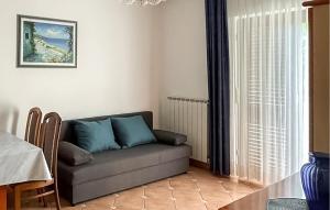 Χώρος καθιστικού στο 1 Bedroom Awesome Apartment In Kukci