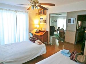 Ένα ή περισσότερα κρεβάτια σε δωμάτιο στο 丘の上白亜の洋館風別荘静かな小さなお宿Guest House Itoh 2名様から6名様