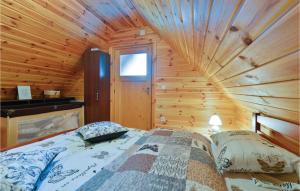 Posteľ alebo postele v izbe v ubytovaní Beautiful Home In Radakovo With Sauna