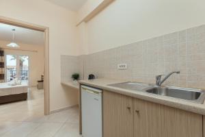Köök või kööginurk majutusasutuses Yakinthos Hotel