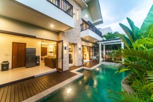 una villa con piscina en una villa en Alsava Villa and Suites Canggu, en Canggu