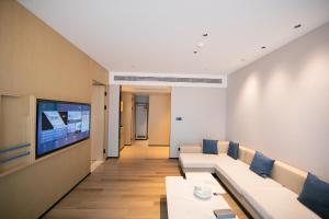Televiisor ja/või meelelahutuskeskus majutusasutuses Chaozhou Yuyu Hotel