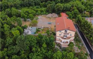 Budova, v ktorej sa apartmán nachádza + 27 fotografií