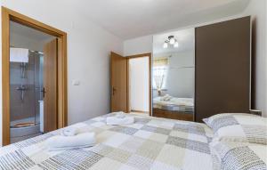 Postel nebo postele na pokoji v ubytování 2 Bedroom Nice Home In Krnica