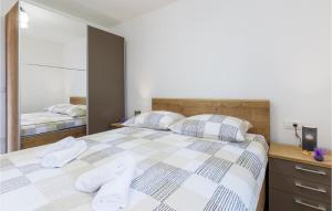 Postel nebo postele na pokoji v ubytování 2 Bedroom Nice Home In Krnica