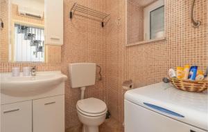 Kúpeľňa v ubytovaní Pet Friendly Home In Novi Vinodolski