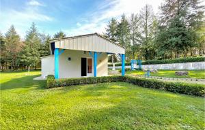 Κήπος έξω από το 2 Bedroom Nice Home In Souvigne