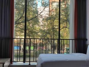 Gambar di galeri bagi Eihausen Awake Hotel Xi'an Bell and Drum Tower Luomashi Pedestrian Street Branch di Xi'an