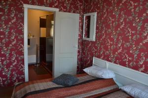 Postel nebo postele na pokoji v ubytování City Center Kaķis B&B