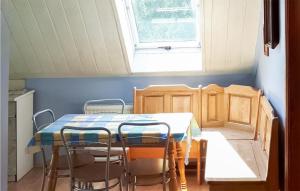 Χώρος καθιστικού στο 2 Bedroom Amazing Apartment In Stezyca