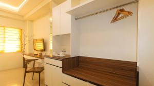 a kitchen with a desk and a chair in a room at RedDoorz @ Leoncia Apartelle Mandaue City in Mandaue City
