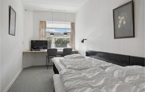En eller flere senge i et værelse på 2 Bedroom Amazing Apartment In Fanø
