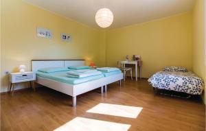 Postel nebo postele na pokoji v ubytování Two-Bedroom Holiday Home In Banjole