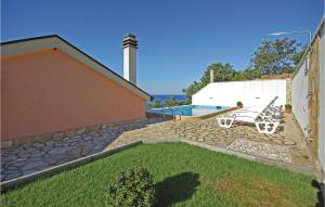 Hồ bơi trong/gần Apartment Podaca With Sea View 304