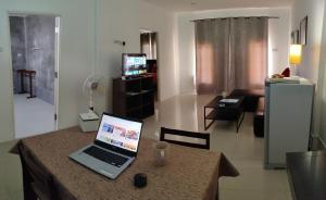TV a/nebo společenská místnost v ubytování Orchidilla Residence Phuket Mai Khao Beach - SHAPlus