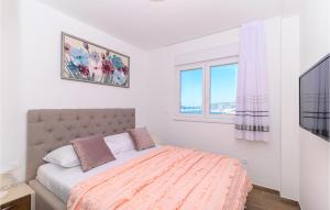 Posteľ alebo postele v izbe v ubytovaní Awesome Apartment In Seget Donji