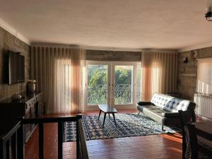 Khu vực ghế ngồi tại Quinta da Ermida - Turismo de Habitacao