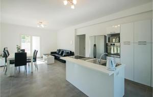 Køkken eller tekøkken på Holiday Apartment Grscica 07