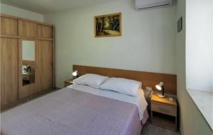 Posteľ alebo postele v izbe v ubytovaní Cozy Home In Brsec With Wifi