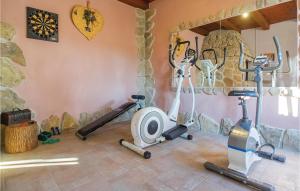 Posilňovňa alebo fitness centrum v ubytovaní Awesome Home In Omis With Sauna