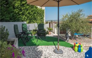 Vonkajšia záhrada v ubytovaní 3 Bedroom Nice Home In Plovanija
