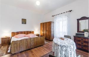 Postel nebo postele na pokoji v ubytování Two-Bedroom Apartment In Banjole