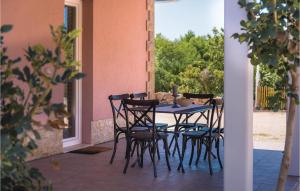 Balkón nebo terasa v ubytování Three-Bedroom Holiday Home In Dubrava