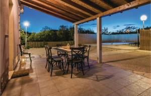 Balkón nebo terasa v ubytování Three-Bedroom Holiday Home In Dubrava