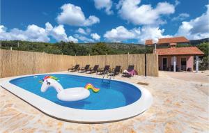 Bazén v ubytování Three-Bedroom Holiday Home In Dubrava nebo v jeho okolí