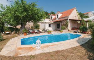 Πισίνα στο ή κοντά στο Holiday Home Svjosipa +37 φωτογραφίες