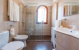 Łazienka w obiekcie Three-Bedroom Holiday Home In Vabriga