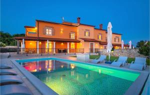 a house with a swimming pool in front of a house at Nice Home In Hr-52215 Vodnjan in Vodnjan