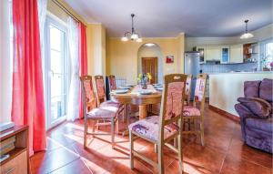 Kuchyň nebo kuchyňský kout v ubytování Four-Bedroom Holiday Home In Bregi