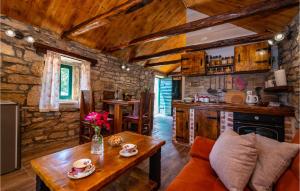 Kuchyňa alebo kuchynka v ubytovaní Gorgeous Home In Zelengrad With Kitchen