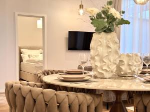 TV a/nebo společenská místnost v ubytování Gemütliches Design Apartment in Do-Zentrum