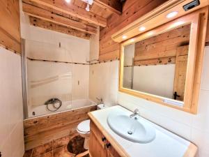Koupelna v ubytování Résidence Epilobe - Appartement 4 pièces au coeur du village MAE-0861