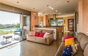 A seating area at Lovely Home In Sant Cebrià De Vallalta