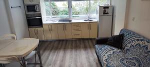 Kuchyňa alebo kuchynka v ubytovaní Apartment Molinos Relax